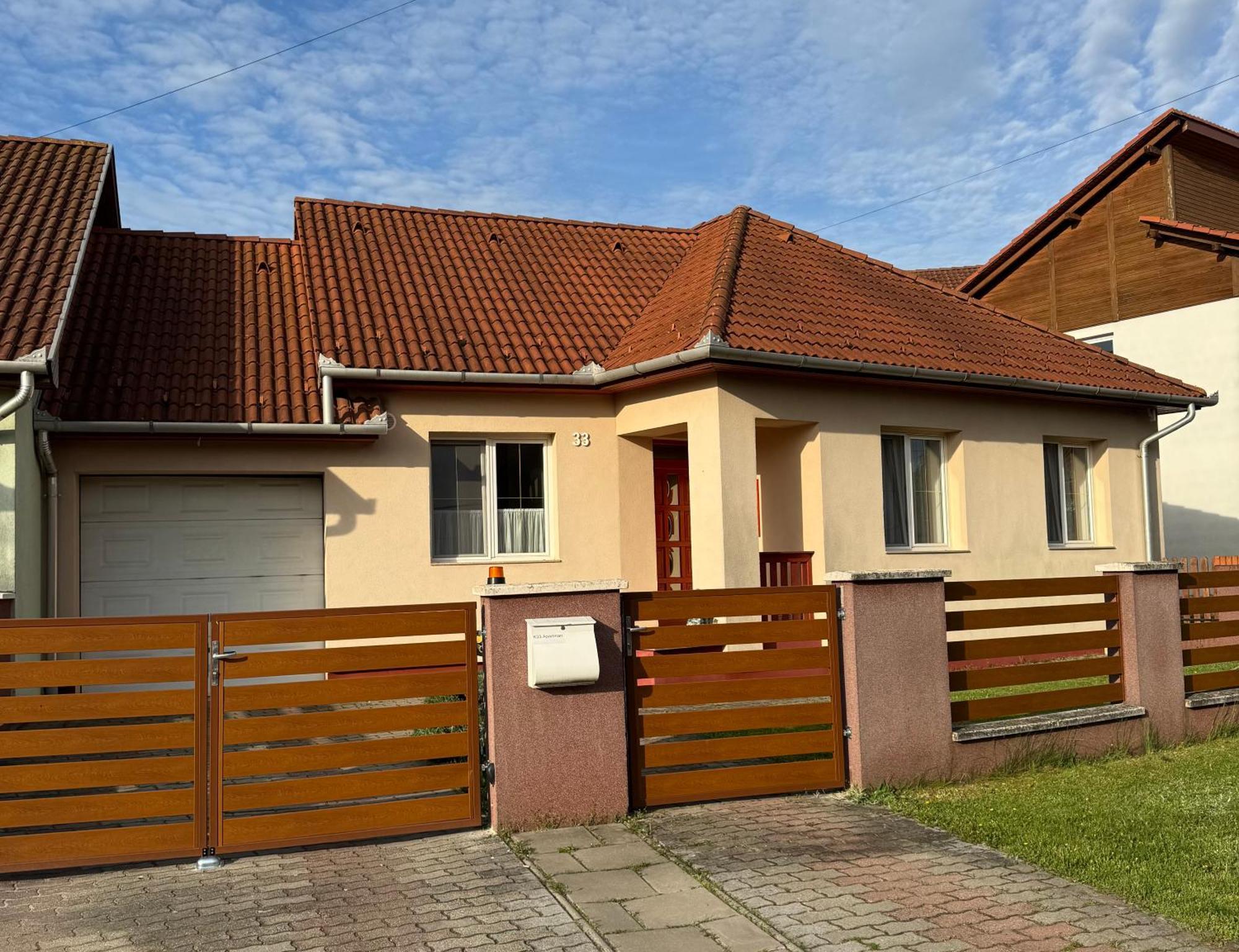 K33 Apartment Tiszaujvaros Exterior photo